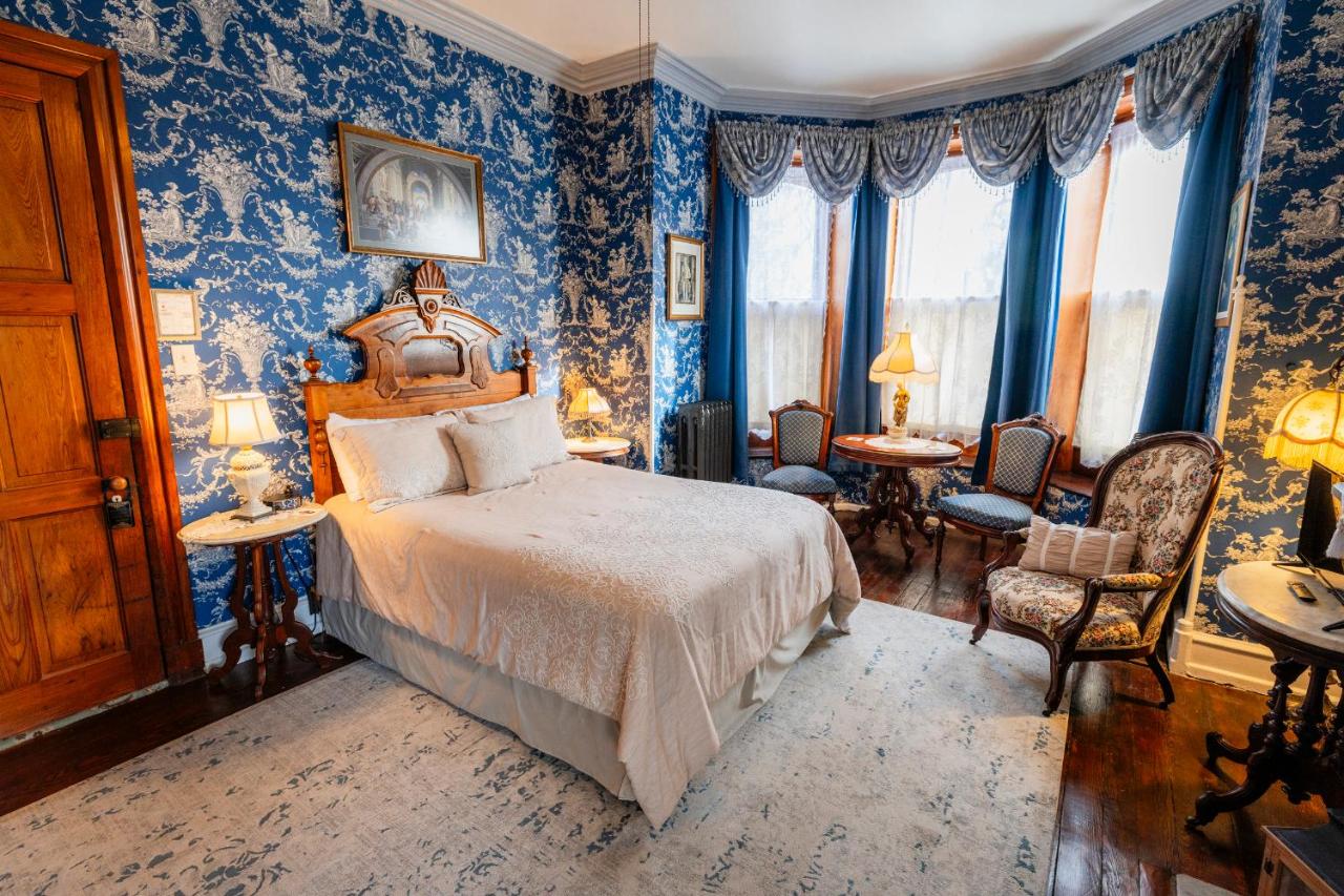 | Gifford-Risley House Bed and Breakfast