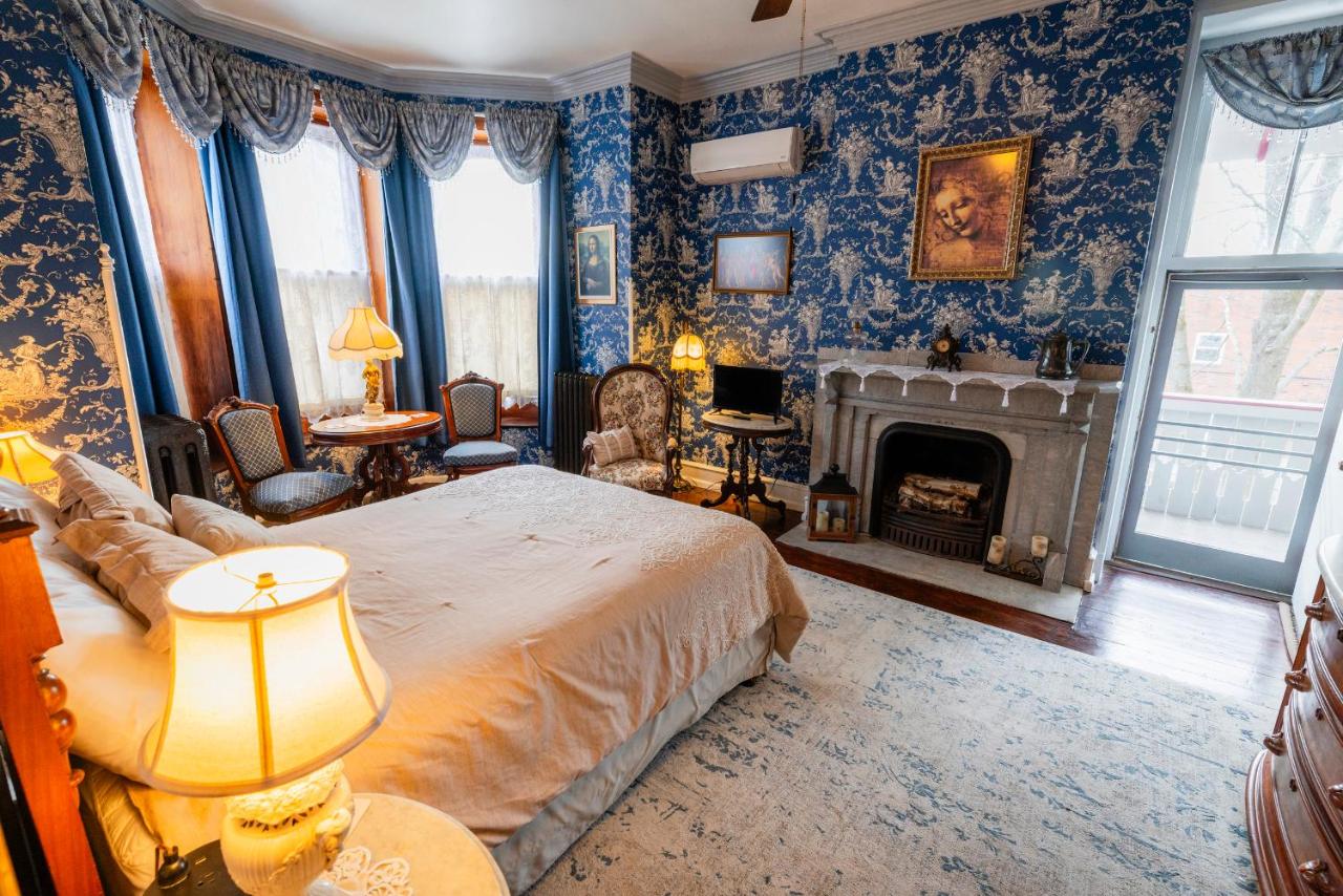 | Gifford-Risley House Bed and Breakfast