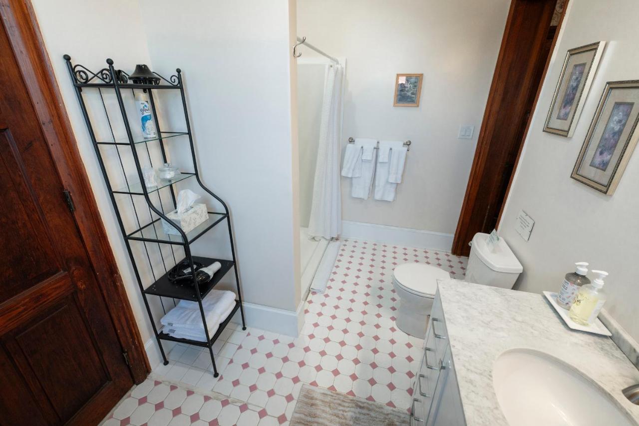 | Gifford-Risley House Bed and Breakfast