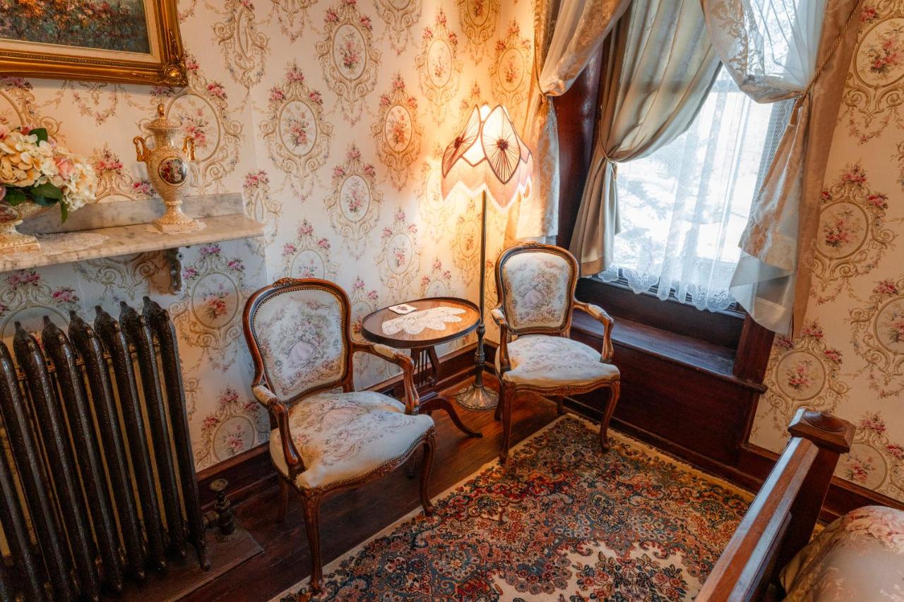 | Gifford-Risley House Bed and Breakfast