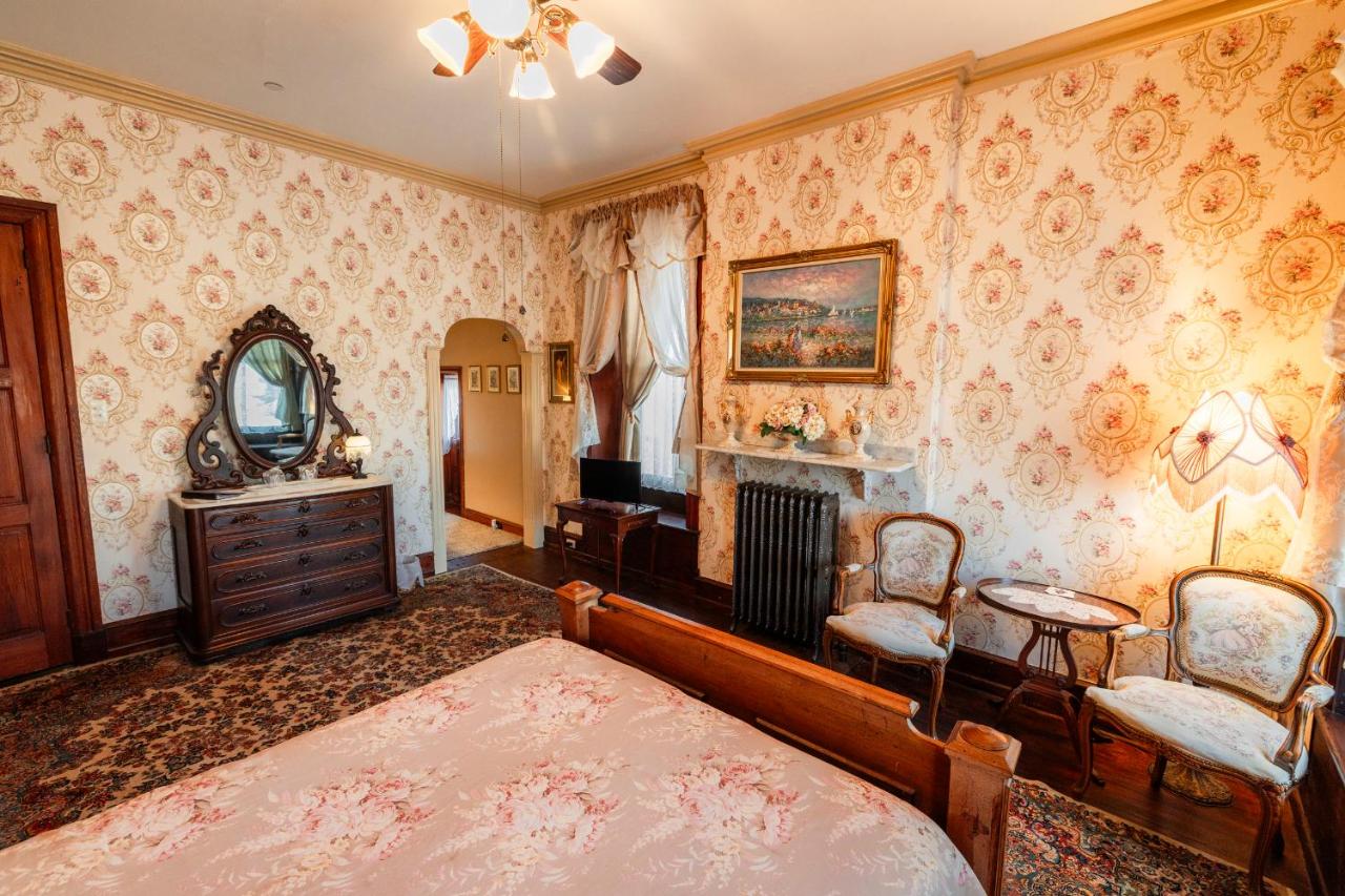 | Gifford-Risley House Bed and Breakfast