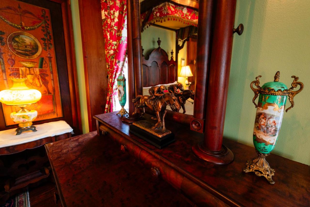 | Gifford-Risley House Bed and Breakfast