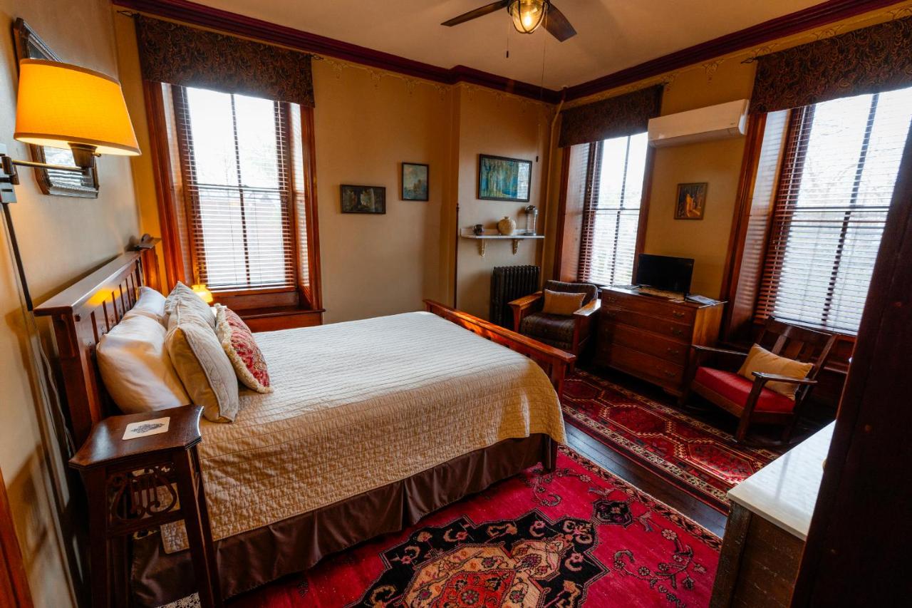 | Gifford-Risley House Bed and Breakfast