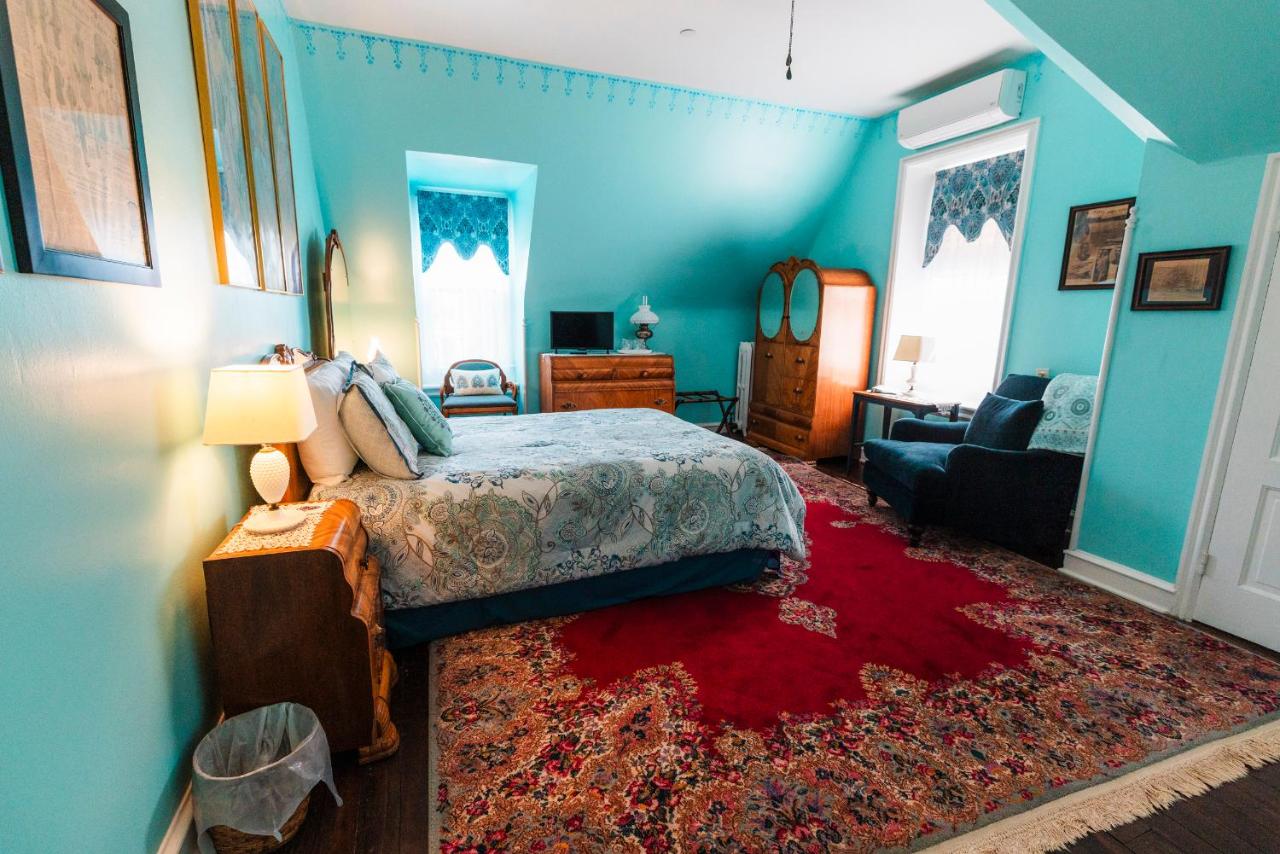 | Gifford-Risley House Bed and Breakfast