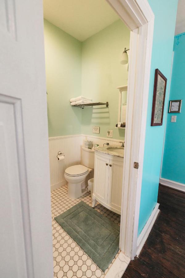 | Gifford-Risley House Bed and Breakfast