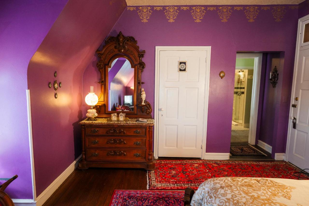 | Gifford-Risley House Bed and Breakfast