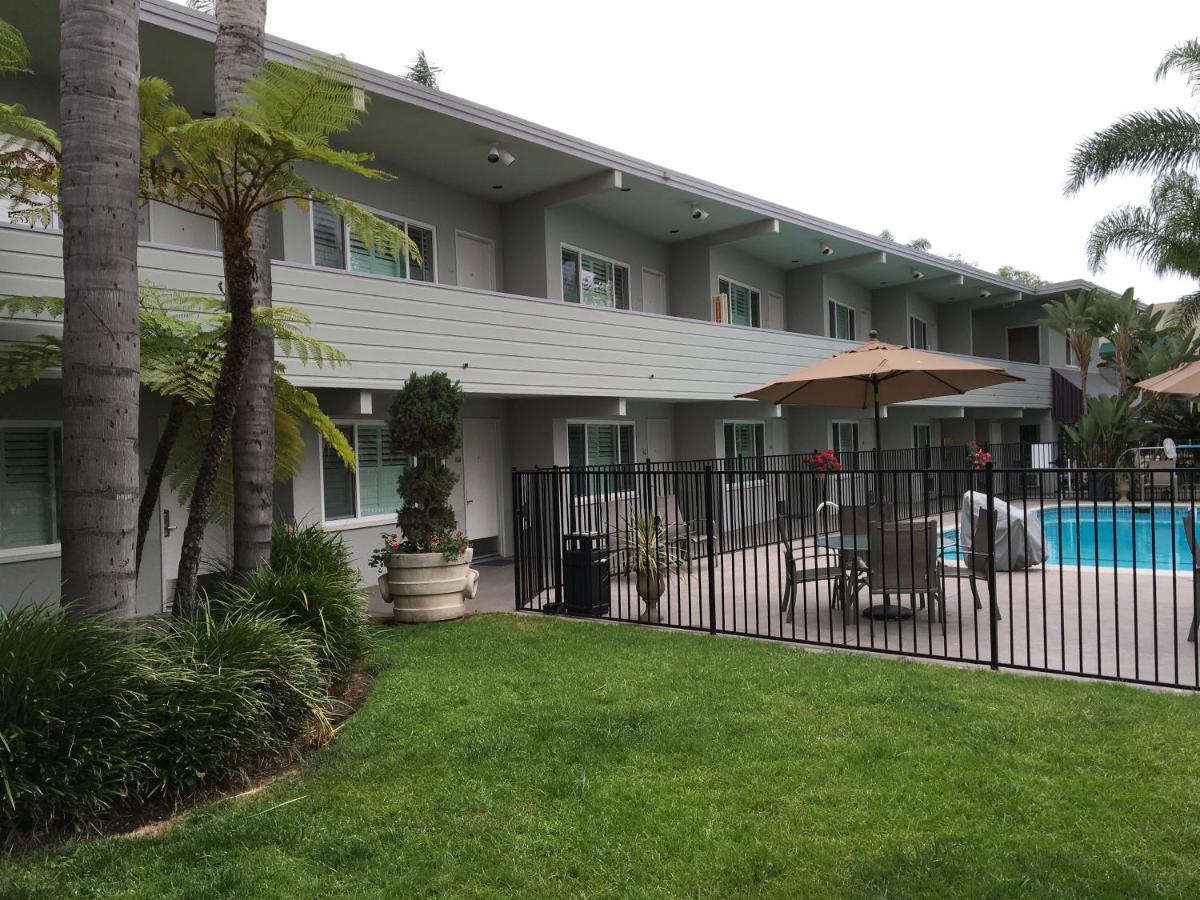 | La Avenida Inn