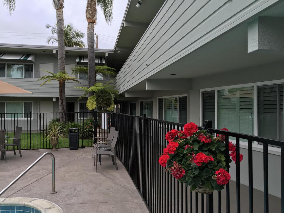 | La Avenida Inn