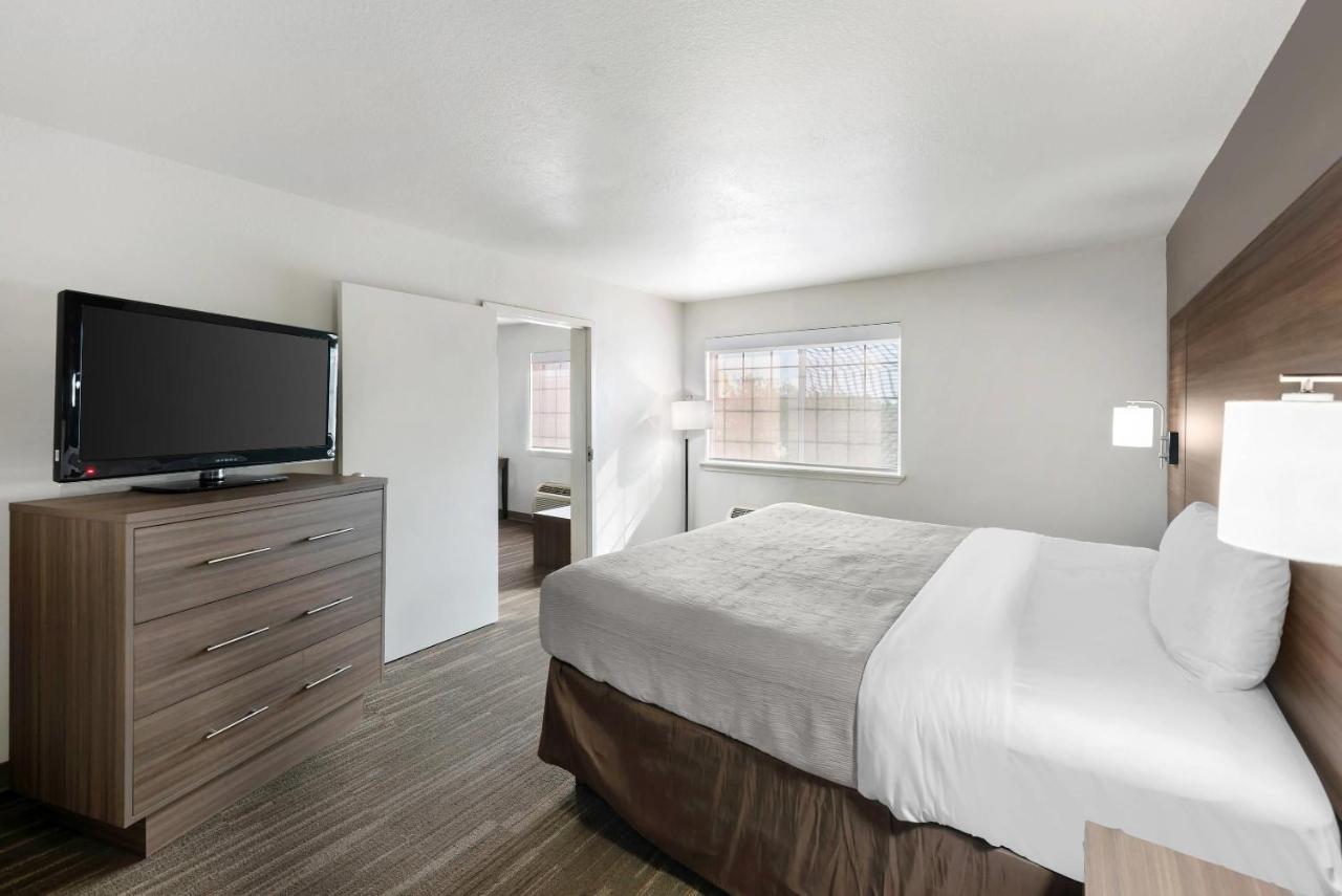 King and Queen Room at Quality Inn near SeaWorld - Lackland
