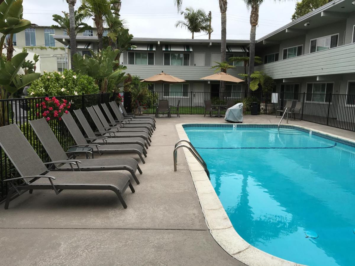 | La Avenida Inn