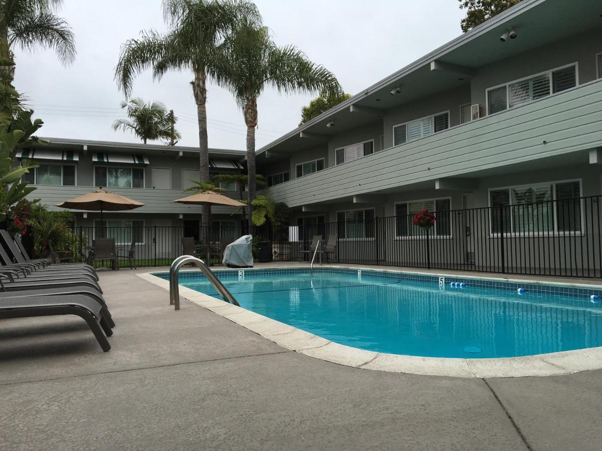 | La Avenida Inn
