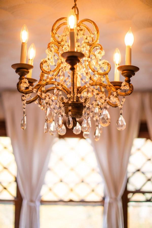 | Manor House Inn