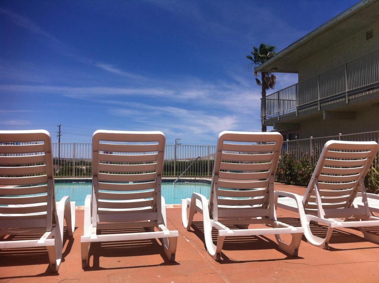 | Hilltop Inn & Suites