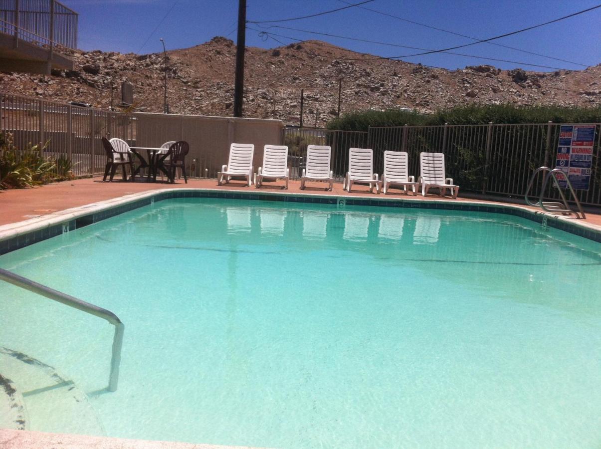 | Hilltop Inn & Suites