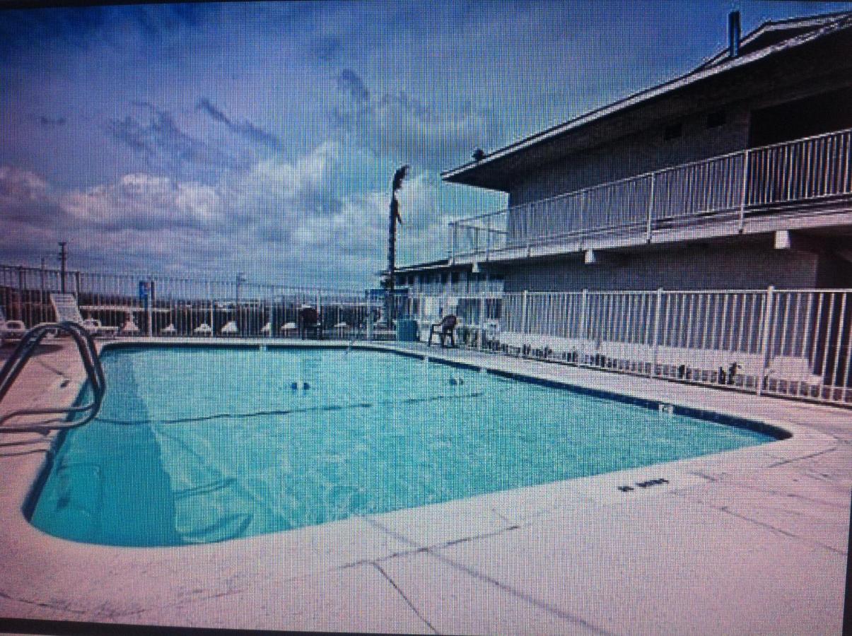 | Hilltop Inn & Suites
