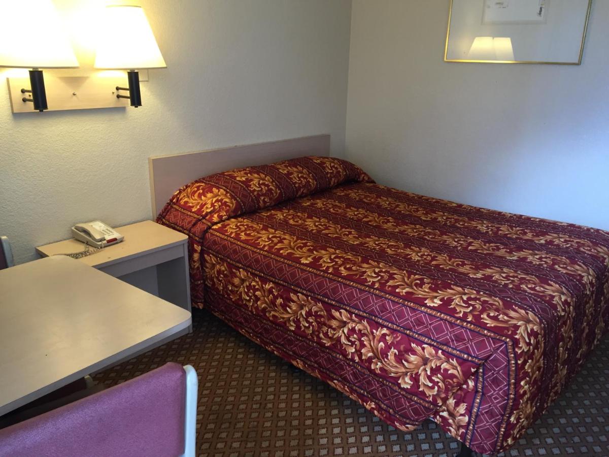| Hilltop Inn & Suites