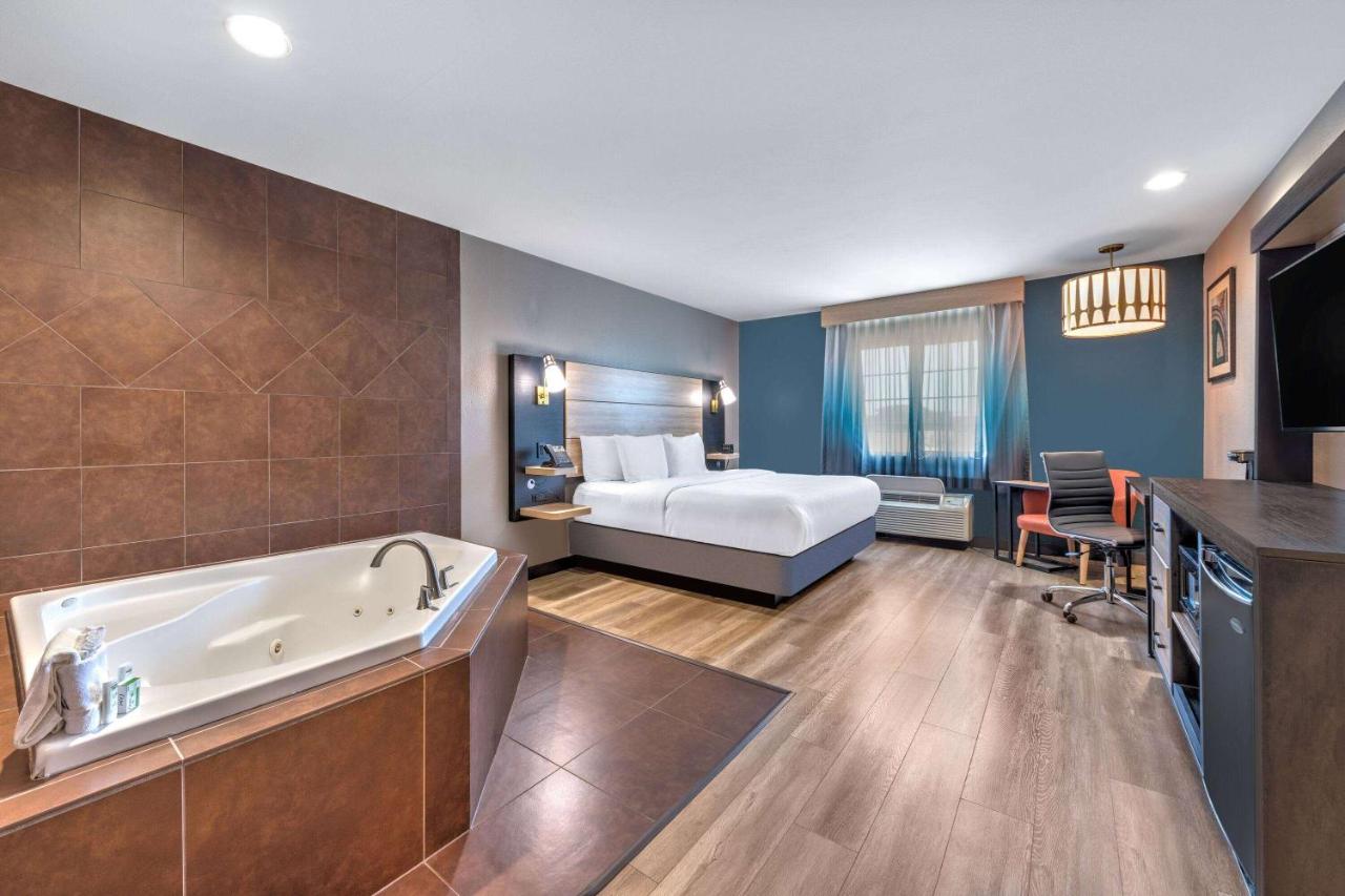 Deluxe King Suite - Non-Smoking at La Quinta Inn & Suites by Wyndham Woodway - Waco South