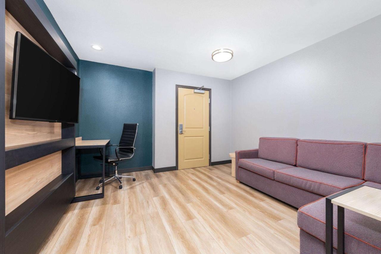 King Suite - Non-Smoking at La Quinta Inn & Suites by Wyndham Woodway - Waco South