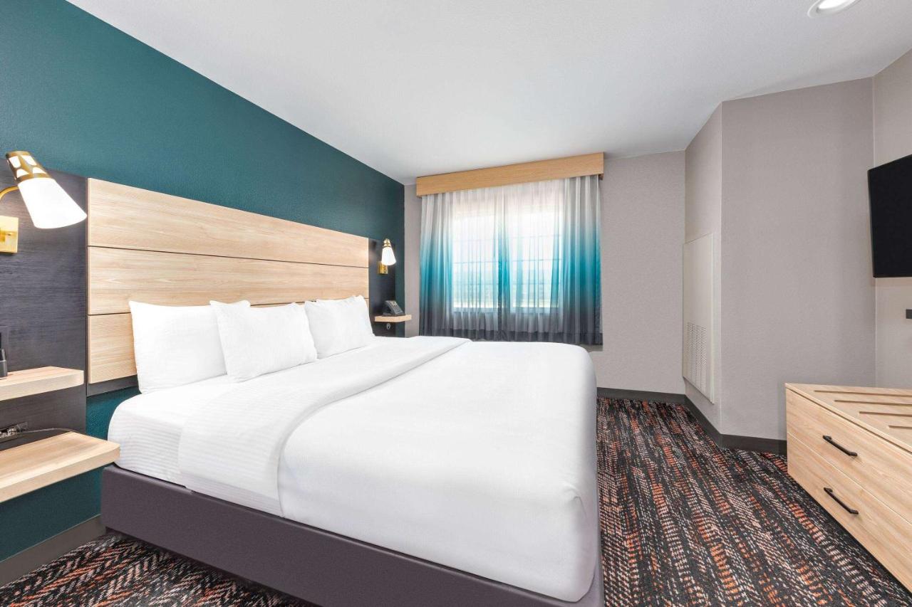 King Suite - Non-Smoking at La Quinta Inn & Suites by Wyndham Woodway - Waco South