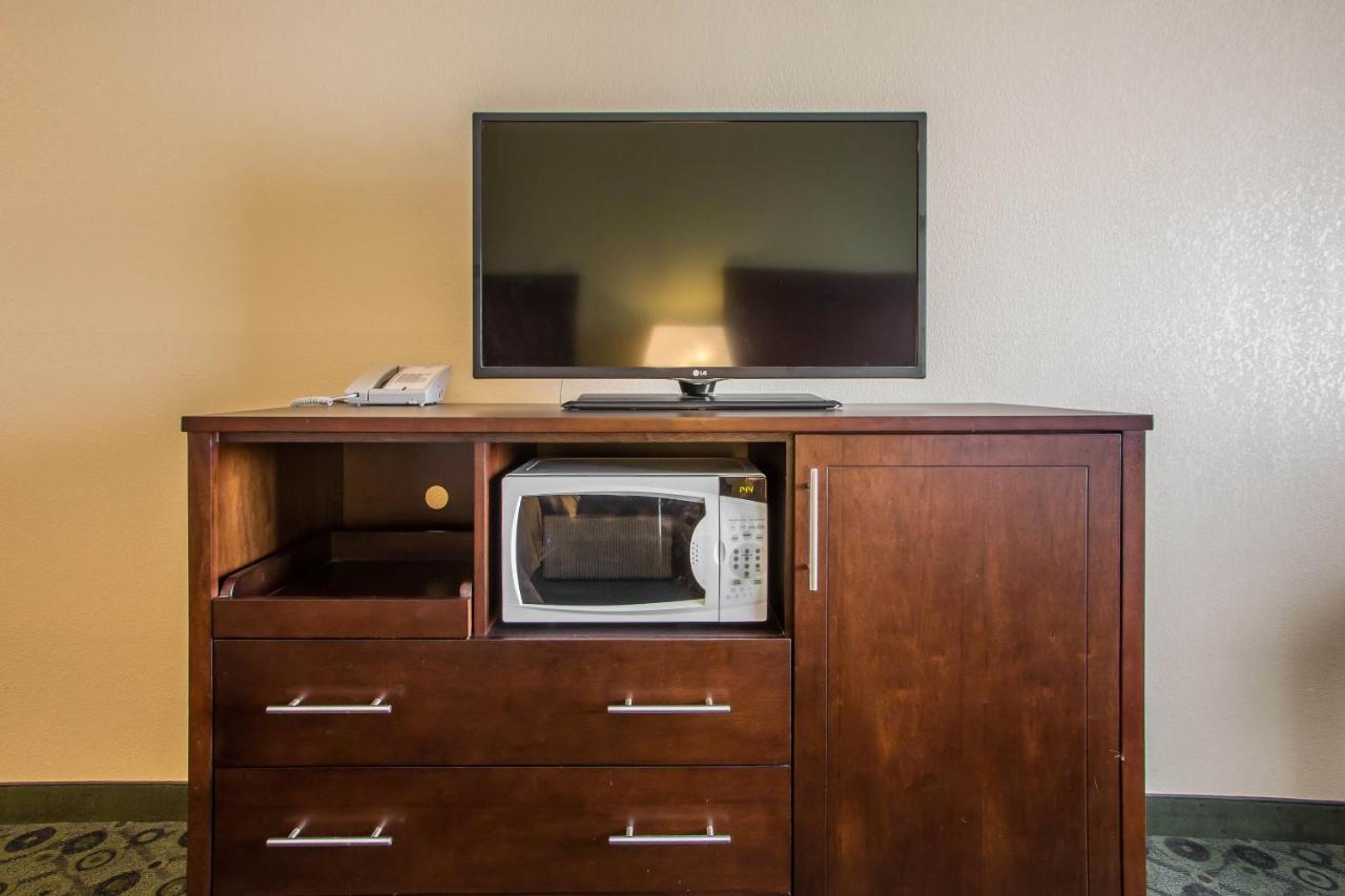 Queen Room with Two Queen Beds - Smoking at Quality Inn & Suites Bloomington I-55 and I-74