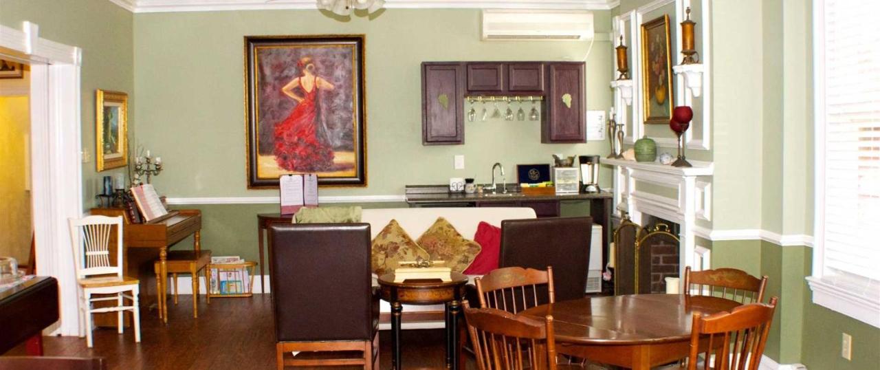 | Carisbrooke Inn Bed & Breakfast
