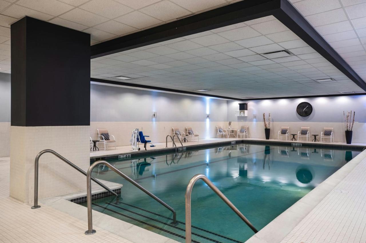 | Renaissance Chicago O'Hare Suites Hotel