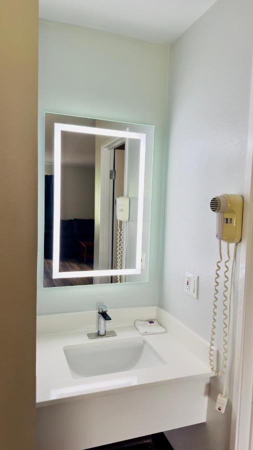 | Motel 6 McGraw, NY - Cortland