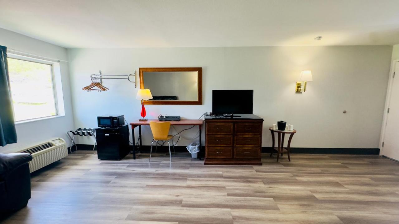 | Motel 6 McGraw, NY - Cortland