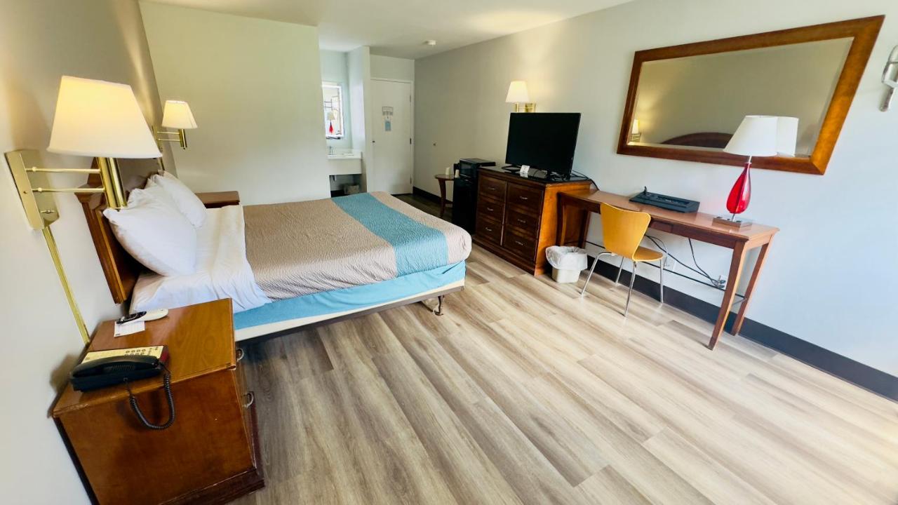 | Motel 6 McGraw, NY - Cortland