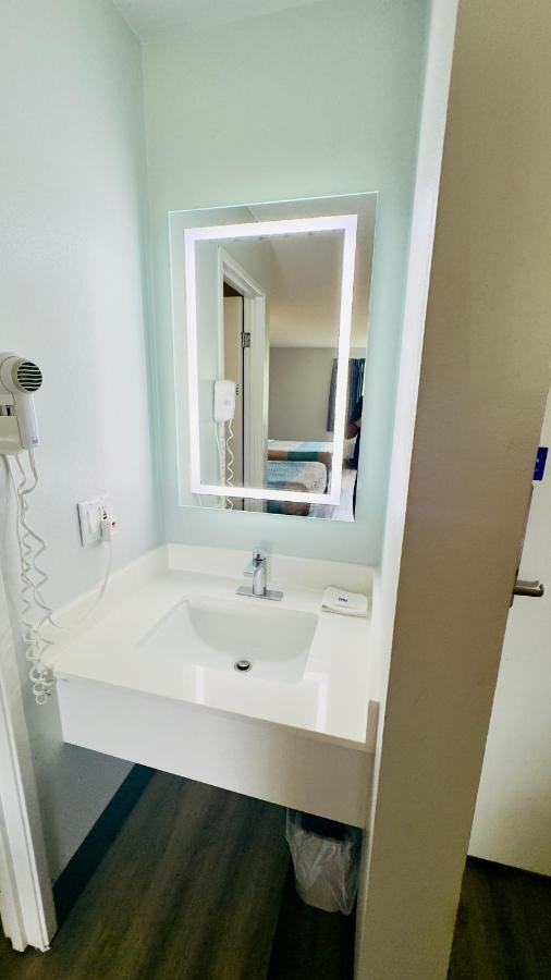 | Motel 6 McGraw, NY - Cortland