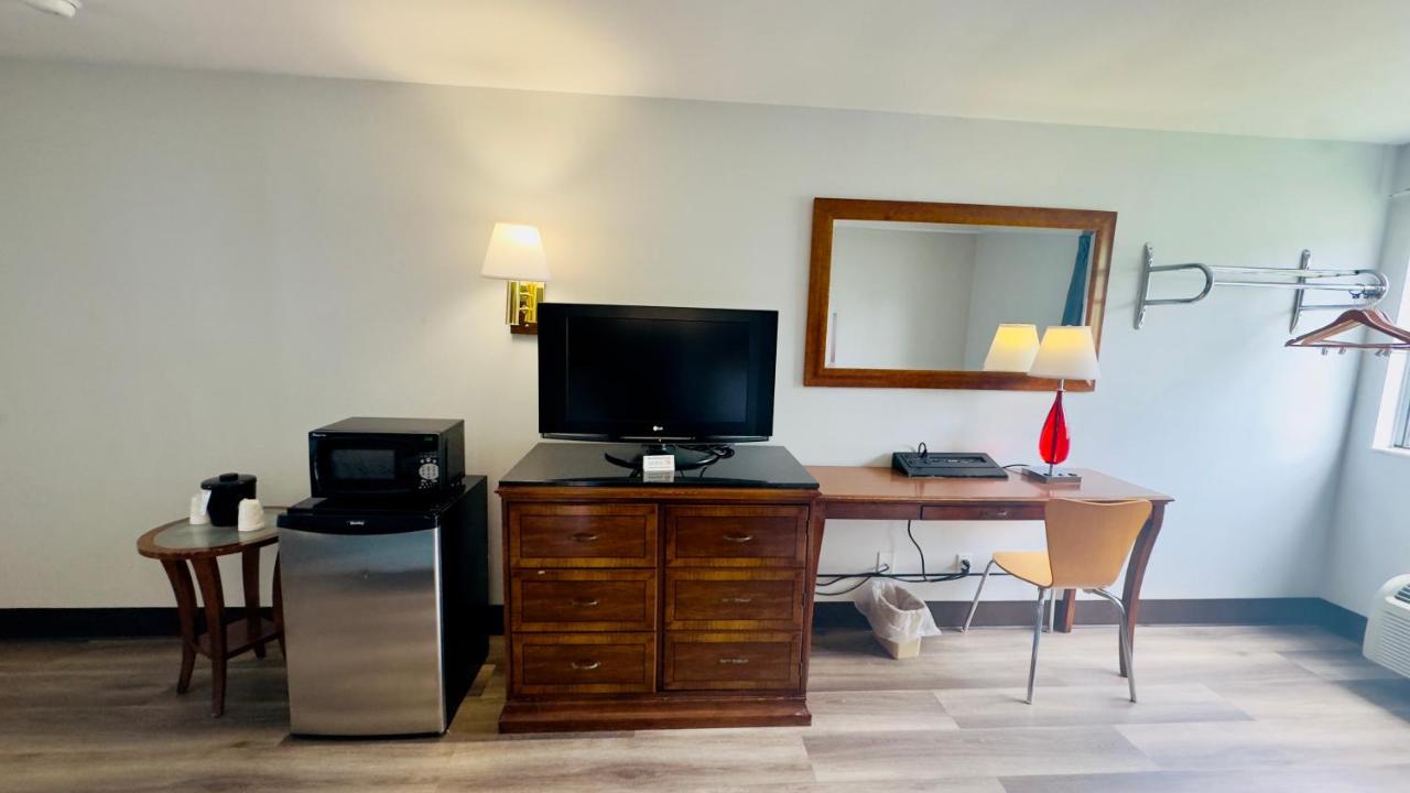 | Motel 6 McGraw, NY - Cortland