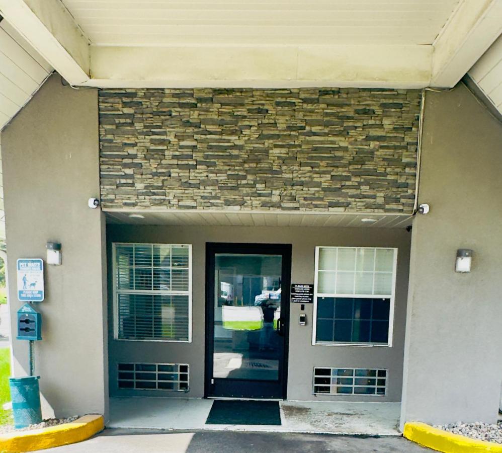 | Motel 6 McGraw, NY - Cortland