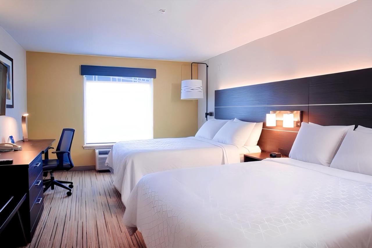 | Holiday Inn Express Hotel & Suites Chester, an IHG Hotel