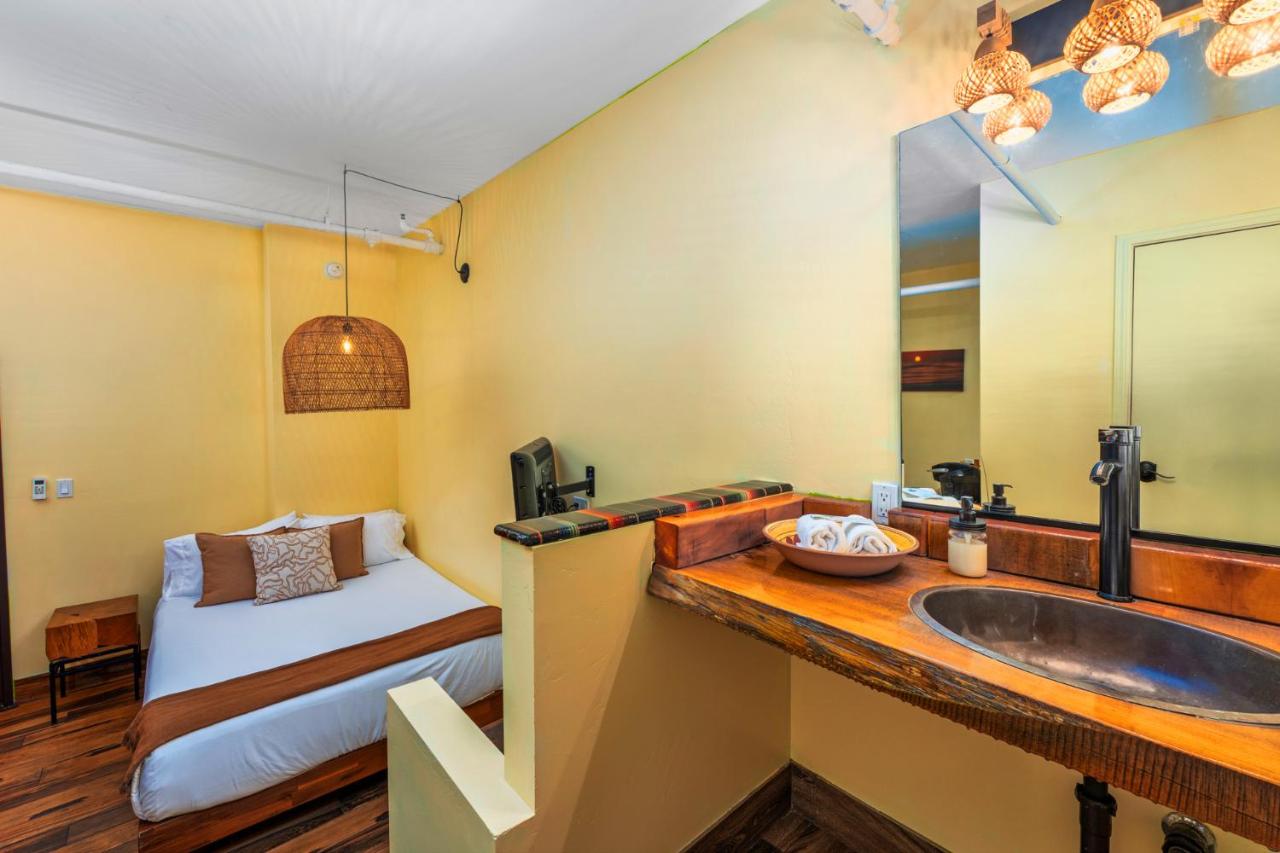 | Nomads Hotel