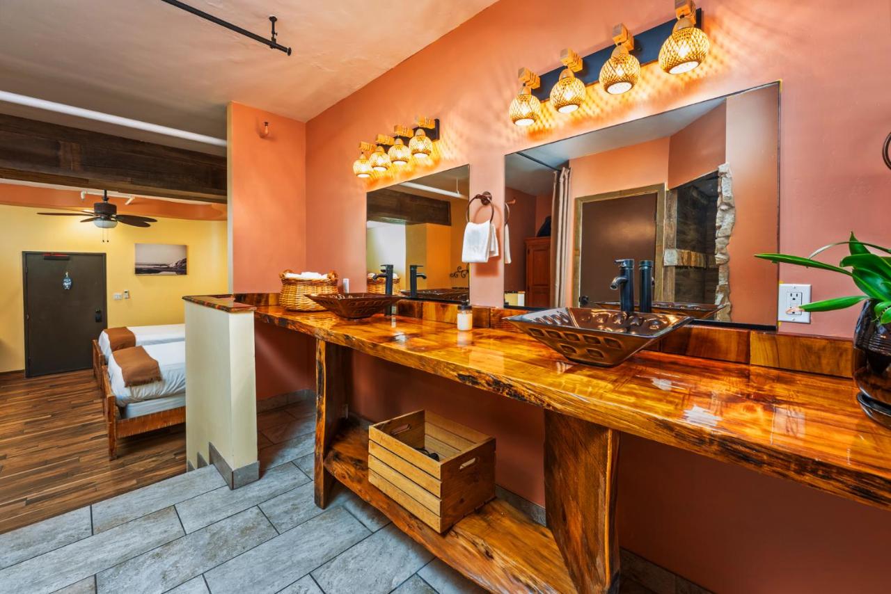 | Nomads Hotel