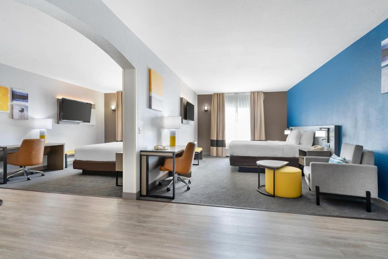 Efficiency King Suite - Non-Smoking at Comfort Inn & Suites Sacramento - University Area
