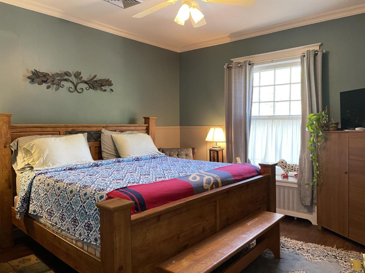 | Greenwood Bed & Breakfast
