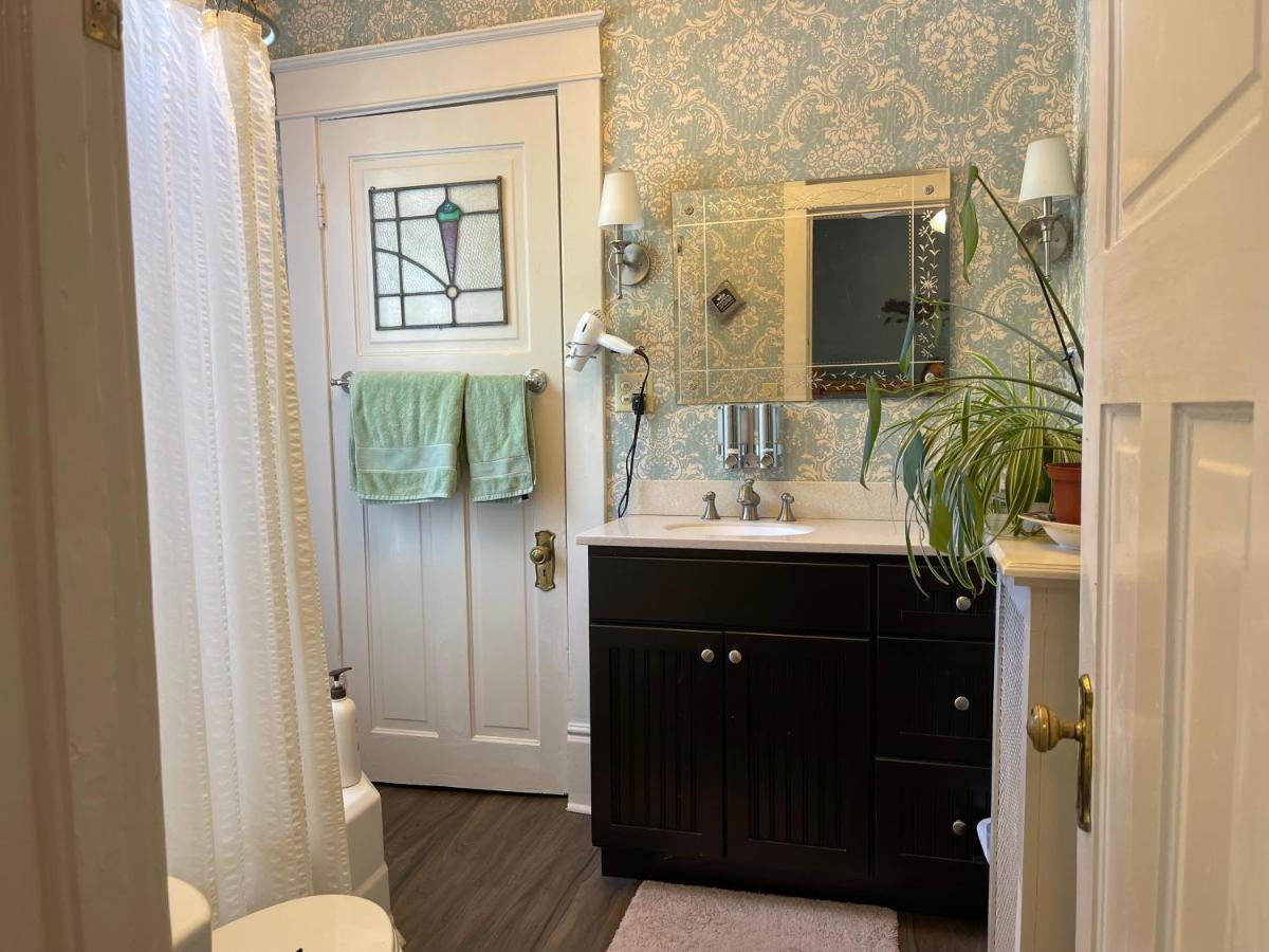| Greenwood Bed & Breakfast