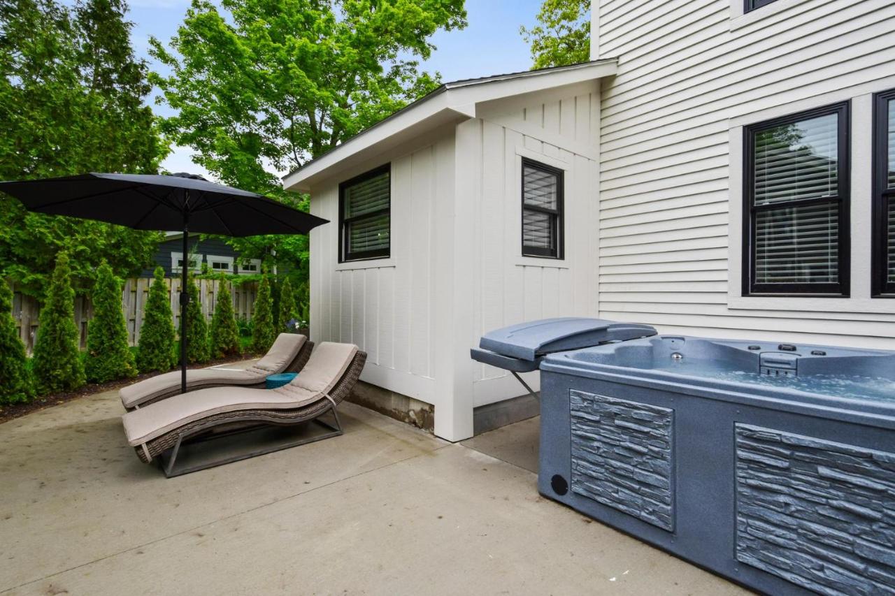 | Saugatuck Farmhouse