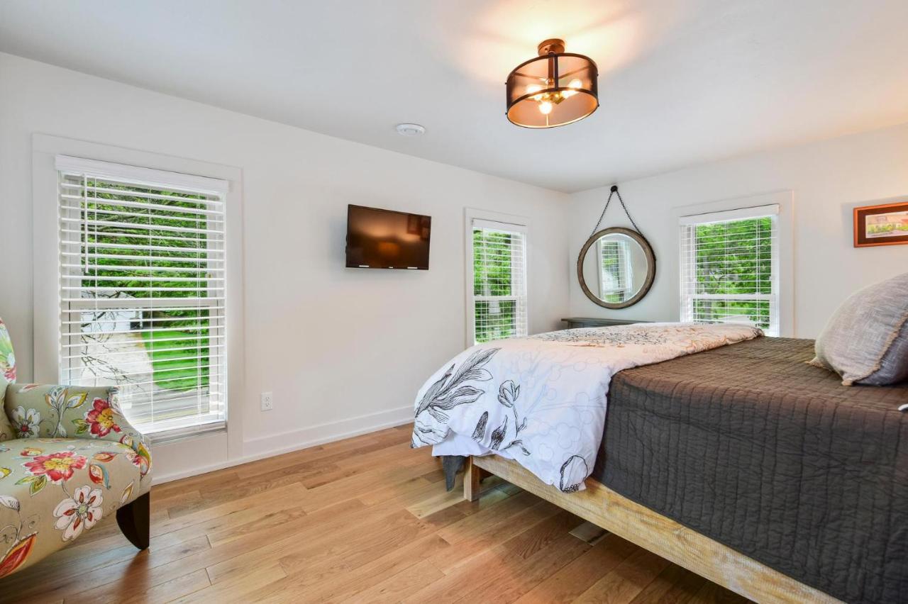 | Saugatuck Farmhouse