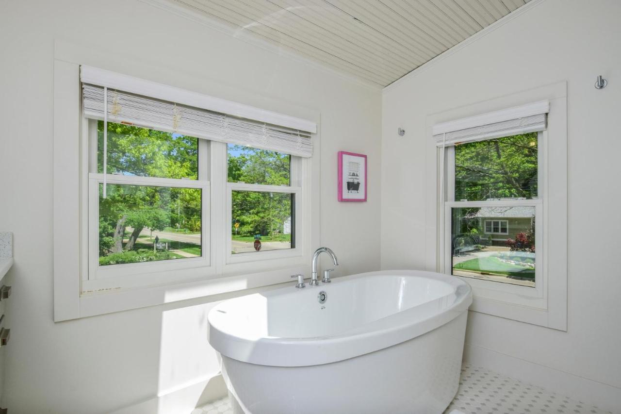 | Saugatuck Farmhouse