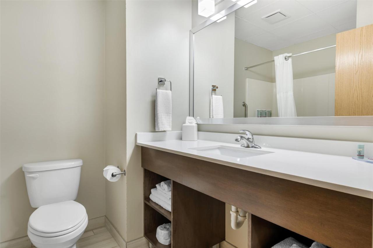 Queen Room with Two Queen Beds at Best Western Brockport Inn & Suites