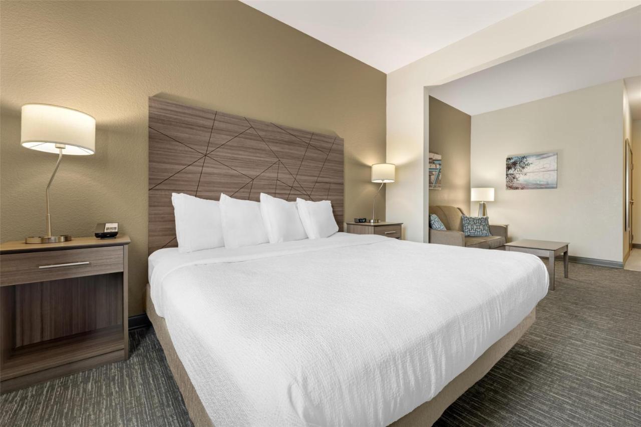 King Suite with Bath Tub - Mobility Accessible at Best Western Brockport Inn & Suites