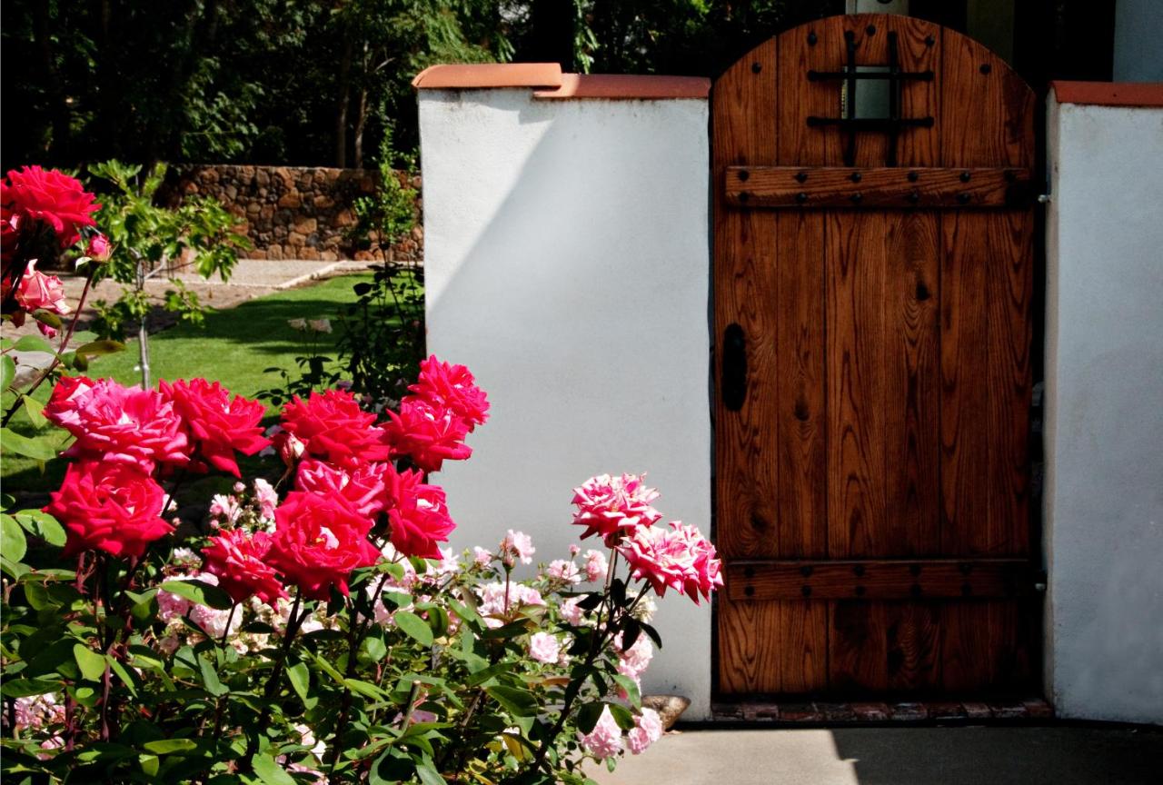 | Spanish Villa Inn