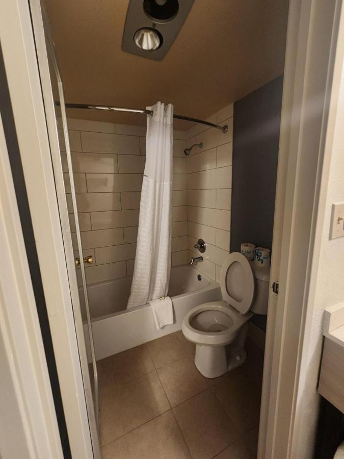 King Room at Extended Stay America Select Suites - Sterling