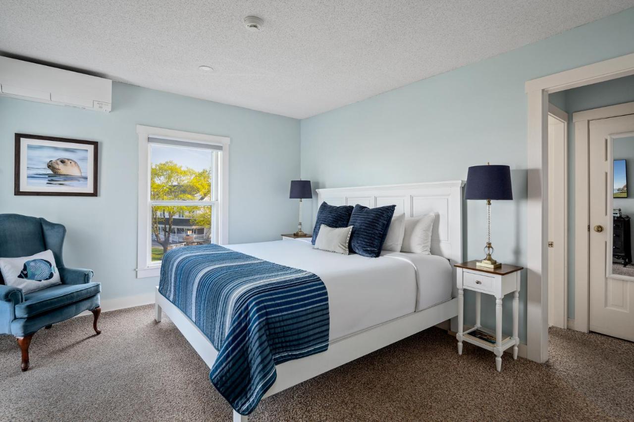 Deluxe King Room at East Wind Inn on the Water