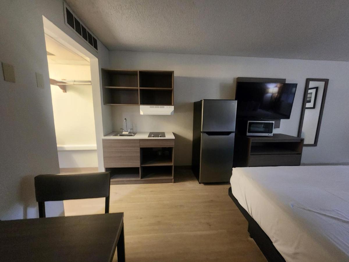 Queen Room with Two Queen Beds - Non-Smoking at Extended Stay America Select Suites - Sterling