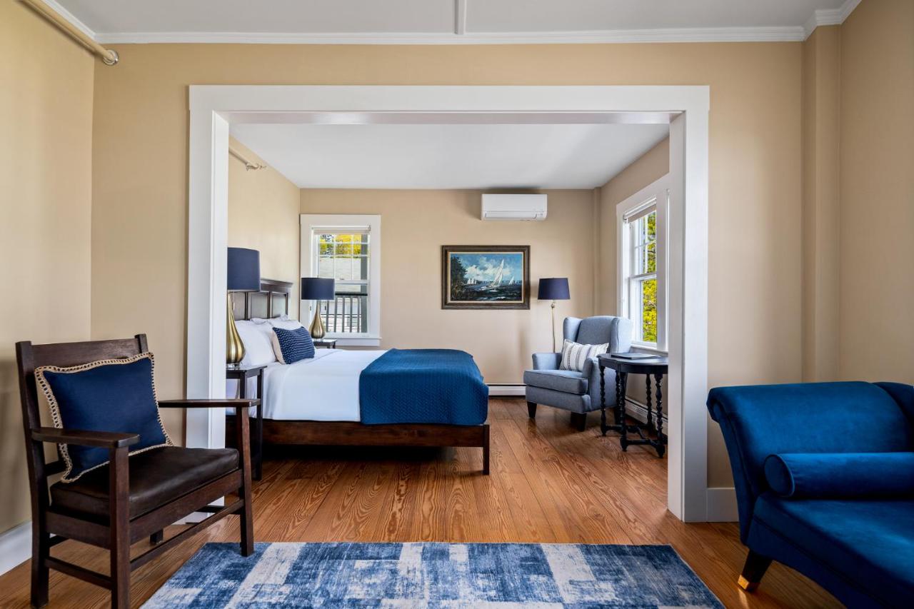 Queen Suite with Sea View at East Wind Inn on the Water