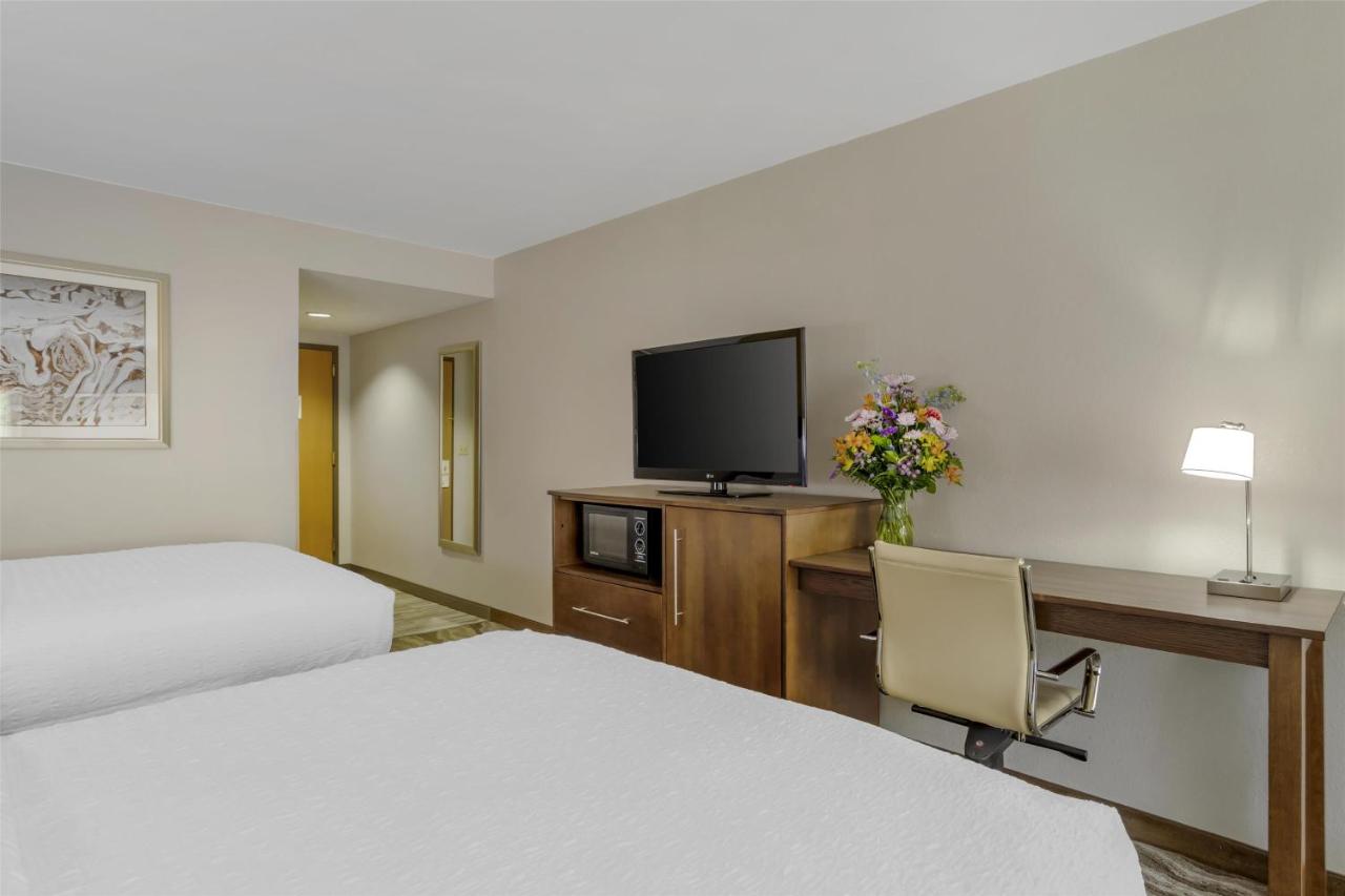Queen Suite with Two Queen Beds with Roll-In Shower - Non-Smoking at Best Western Plus River Escape Inn & Suites
