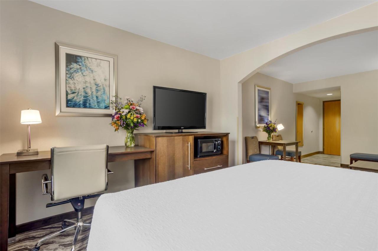 King Suite with Sofa Bed - Non-Smoking at Best Western Plus River Escape Inn & Suites